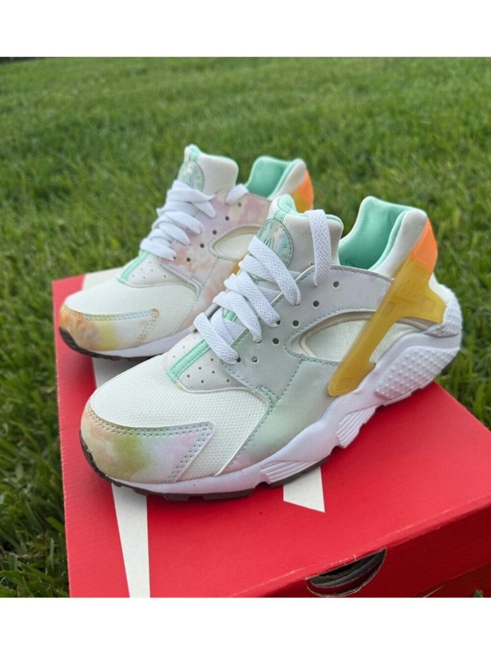 7 WOMEN'S NIKE HUARACHE RUN WHITE / MULTICOLOR FJ7715-171 RUNNING SHOES